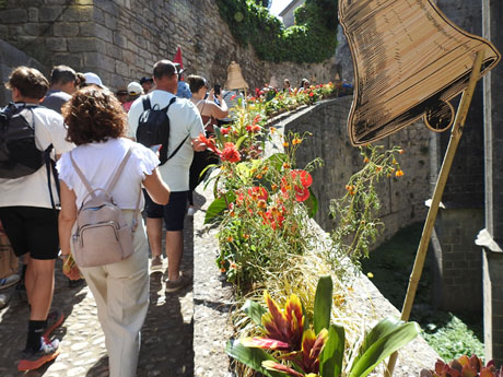 Temps de Flors 2024. Catedral - Passad&iacute;s del  fossat de l'absis
