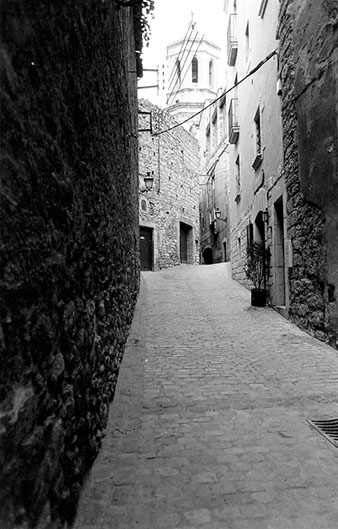 Carrer de Llu&iacute;s Batlle. Al fons, el carrer de la Claveria. 1985