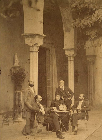 Fam&iacute;lia Carles (1891). D'esquerra a dreta: Emili, Joaquim, el primog&egrave;nit que va visitar Juan Bosco a Sarri&agrave;, Dolors, Joaquim (pare), que va rebre Juan Bosco al seu palau, i Eduard