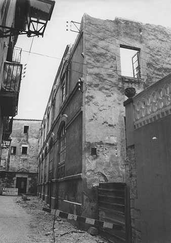 Fa&ccedil;ana de l'antic col&middot;legi dels Maristes, al carrer de la Claveria, abans de ser enderrocat. 1970