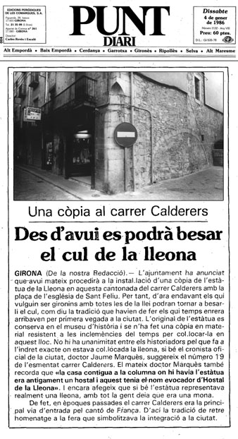 Not&iacute;cia de la instal&middot;laci&oacute; de la r&egrave;plica del Cul de la Lleona al carrer dels Calderers. Article publicat al diari 'El Punt' el 4/1/1986