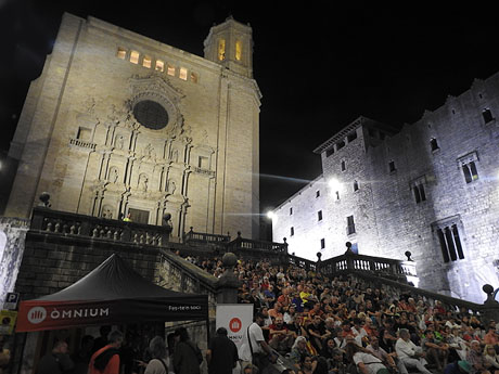 Diada Nacional 2025. XVII Marxa de Torxes de Girona a la pla&ccedil;a de la Catedral