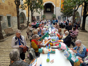Fires de Sant Narc&iacute;s 2024. Trobada de puntaires al pati de les Magn&ograve;lies