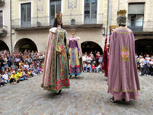 Toc de Rams. Cerim&ograve;nia del canvi de rams de les gegantes