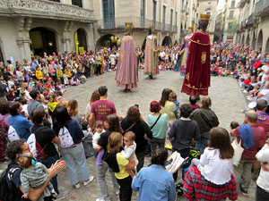 Toc de Rams. Cerim&ograve;nia del canvi de rams de les gegantes