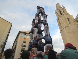 Fires 2025. Els Castells de Vig&iacute;lia amb els Marrecs de Salt i la Colla Castellera Esperxats de l'Estany