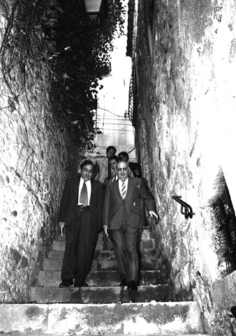 L'alcalde de Girona Joaquim Nadal amb Jacob Cohen, embaixador d'Israel, visitant el Call. 1992