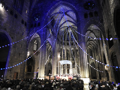 La nau de la Catedral decorada amb neules