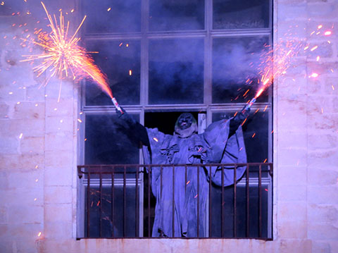La Bruixa de la Catedral celebrant l'arribada del nou any des del campanar
