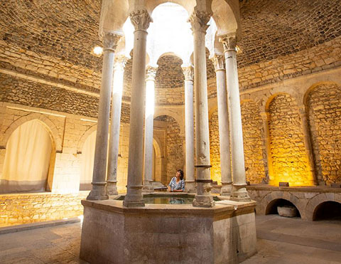 Rosa Duran als Banys &Agrave;rabs de Girona