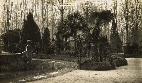 Rac&oacute; dels Jardins de la Devesa amb el Temple dels M&uacute;sics, a l'esquerra. Ca. 1920