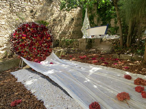 Temps de Flors 2025. Catedral. Passad&iacute;s fossat de l'absis