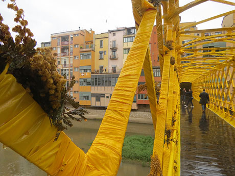 Temps de Flors 2025. El pont de les Peixateries Velles