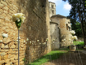 Temps de Flors 2025. Monestir de San Pere de Galligants. Exterior absis