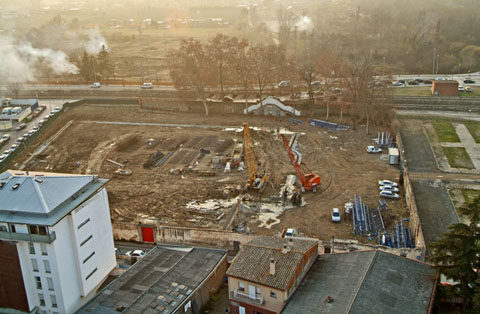 Obres de construcci&oacute; de la nova Audi&egrave;ncia de Girona al solar de l'antiga Pla&ccedil;a de Toros. 2007