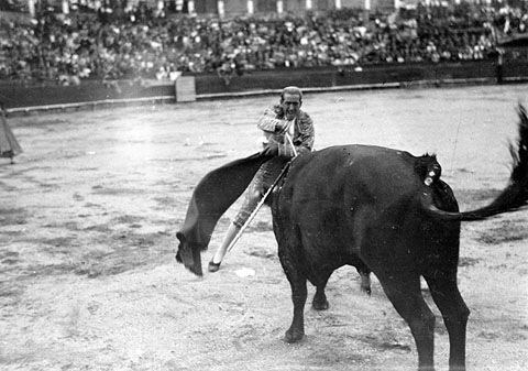 Cursa de braus a la Pla&ccedil;a de Girona. 1935-1940