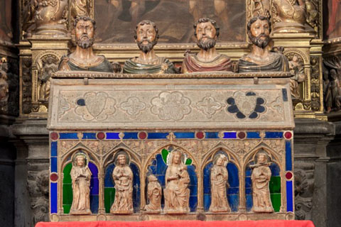 La urna-reliquiari dels Quatre Sants M&agrave;rtirs de Girona a la capella que li &eacute;s dedicada a la Catedral de Girona
