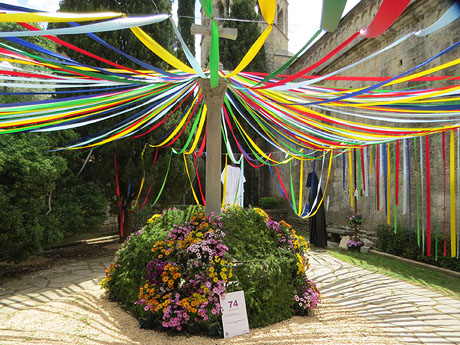Temps de Flors 2026. Creu de Terme monestir de Sant Pere de Galligants