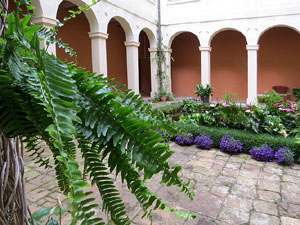 Temps de Flors 2026. Museu d'Hist&ograve;ria, El claustre