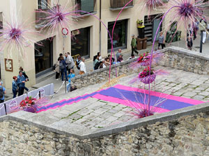 Temps de Flors 2026. Bas&iacute;lica de Sant Feliu. Escalinata principal