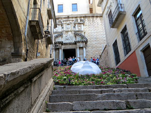 Temps de Flors 2026. Esgl&eacute;sia de Sant Mart&iacute;. Escales