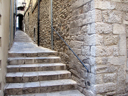 El carrer de C&uacute;ndaro, des de la For&ccedil;a