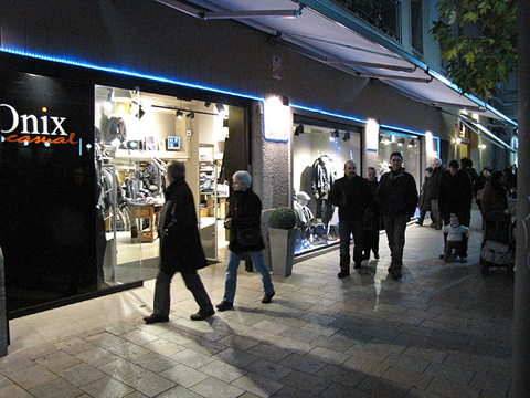 Comer&ccedil; de nit - Shopping Night