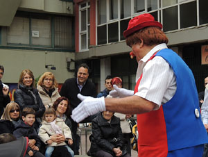 Espectacle de pallassos al Mercadal