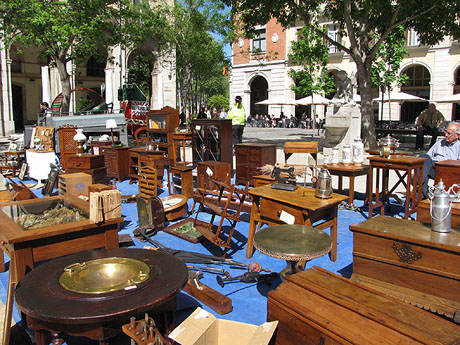 Festes de Primavera 2013. Fira d'Antiquaris i Brocanters a la pla&ccedil;a de la Independ&egrave;ncia