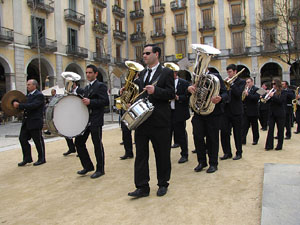 Cercavila de la banda de m&uacute;sica La Lira