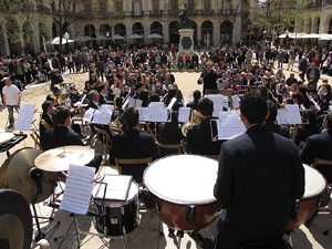 Concert de la banda La Lira a la pla&ccedil;a de la Independ&egrave;ncia