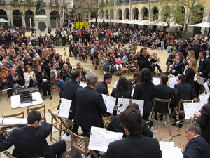 Concert de la banda La Lira a la pla&ccedil;a de la Independ&egrave;ncia