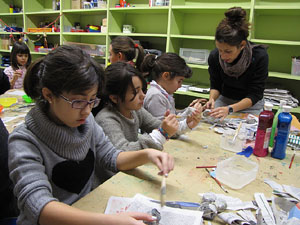 Taller de decoraci&oacute; nadalenca al Museu d'Art