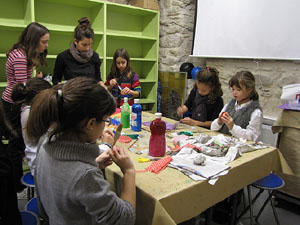 Taller de decoraci&oacute; nadalenca al Museu d'Art de Girona