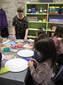 Taller de decoraci&oacute; nadalenca al Museu d'Art de Girona