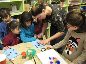 Taller de decoraci&oacute; nadalenca al Museu d'Art de Girona