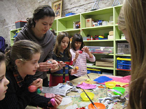 Taller de decoraci&oacute; nadalenca al Museu d'Art de Girona