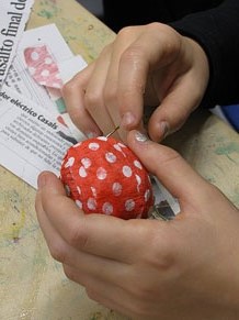 Taller de decoraci&oacute; nadalenca al Museu d'Art de Girona