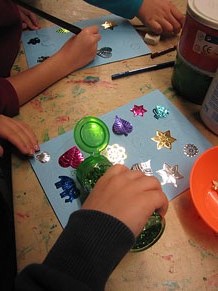 Taller de decoraci&oacute; nadalenca al Museu d'Art de Girona