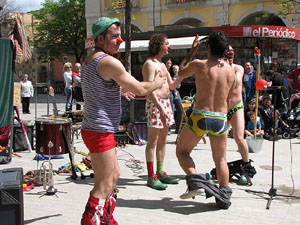 Espectacle de circ a c&agrave;rrec de MABSUTINS