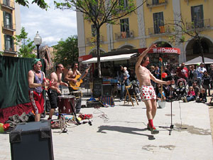 Espectacle de circ a c&agrave;rrec de MABSUTINS