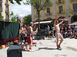 Espectacle de circ a c&agrave;rrec de MABSUTINS