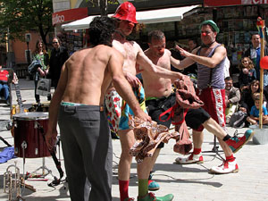 Espectacle de circ a c&agrave;rrec de MABSUTINS