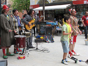 Espectacle de circ a c&agrave;rrec de MABSUTINS