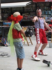 Espectacle de circ a c&agrave;rrec de MABSUTINS