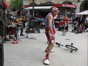 Espectacle de circ a c&agrave;rrec de MABSUTINS