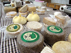 Mercat d'Artesania a la pla&ccedil;a de la Independ&egrave;ncia