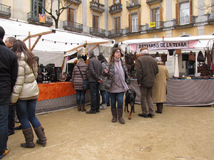 Mercat d'Artesania a la pla&ccedil;a de la Independ&egrave;ncia