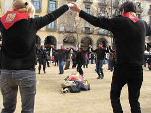 Sardanes a la pla&ccedil;a de la Independ&egrave;ncia