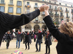 Sardanes a la pla&ccedil;a de la Independ&egrave;ncia